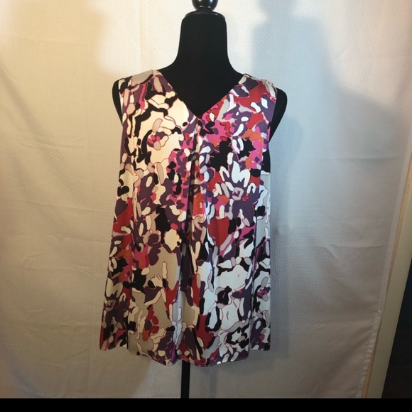 Classiques Entire Double V-neck front pleat top - Picture 2 of 4